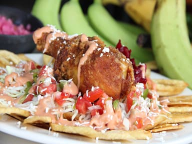 Pollo con Tajadas.