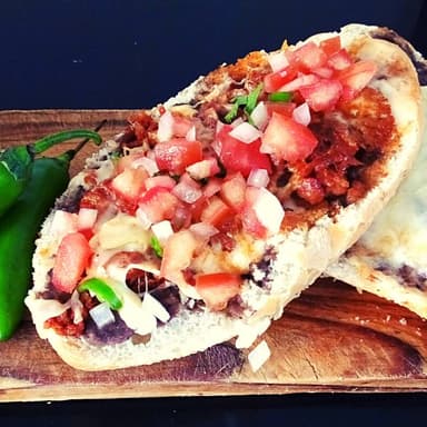 Molletes con Longaniza