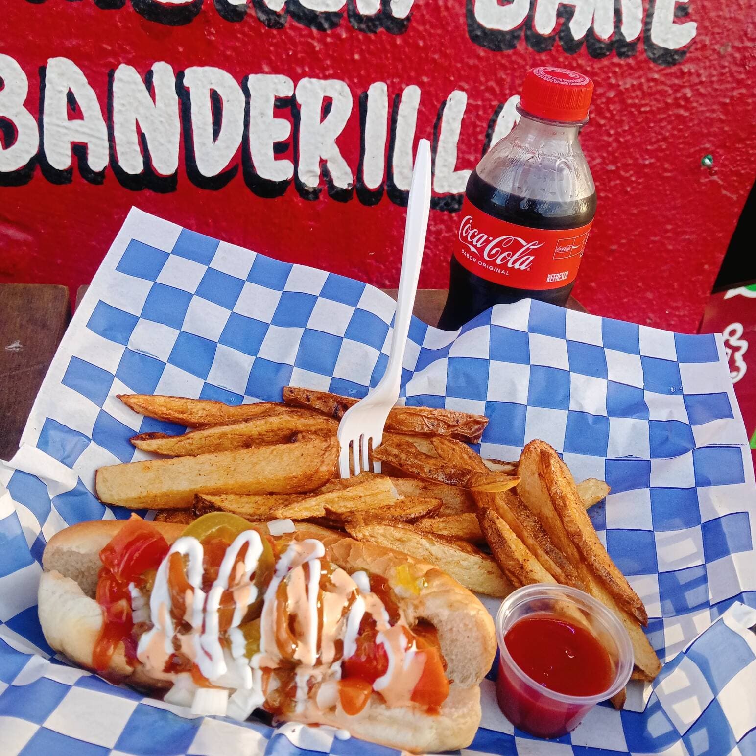 Hotdog papas y bebida
