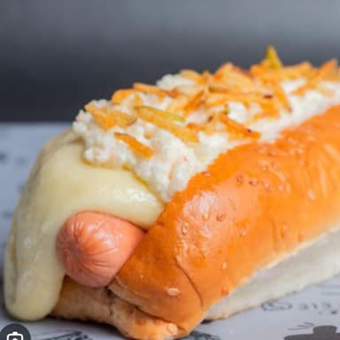Salchipapa+perro Gratinado