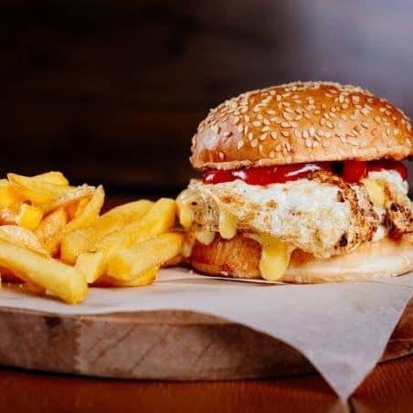 COMBO: HAMBURGUESA MEXICANA DE PUERCO-PAPAS-REFRES
