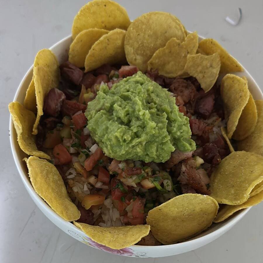 Chifrijo + refresco