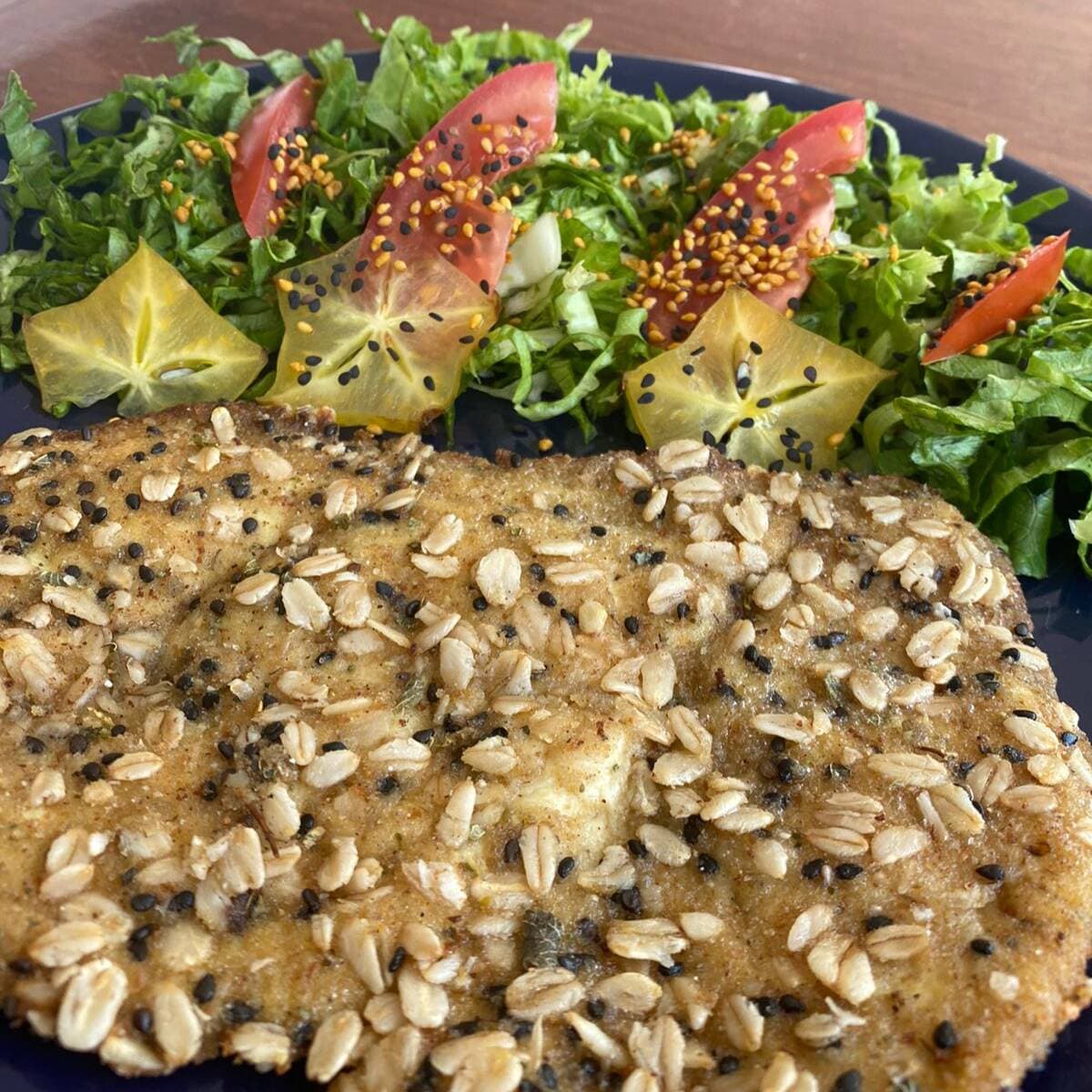 Pechuga Empanizada con Ensalada