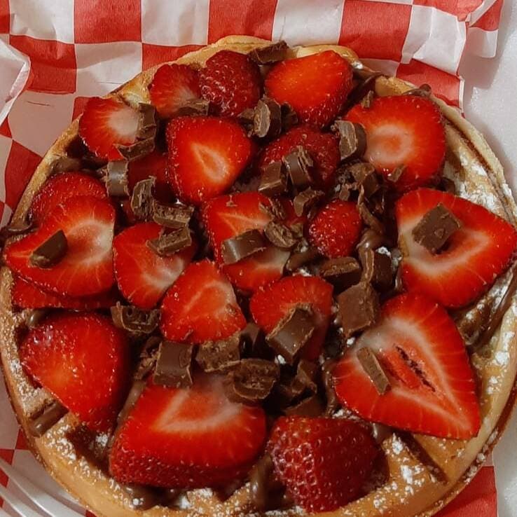 Arma tu Waffle + Café Americano