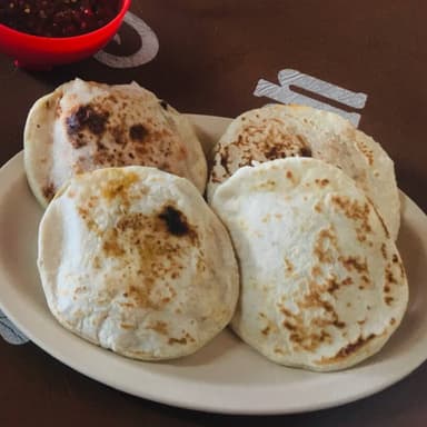 Gordita de Queso con Rajas