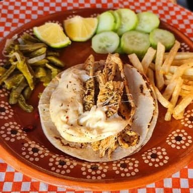 Taco de Pollo con Queso
