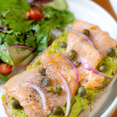 Toast con Salmón