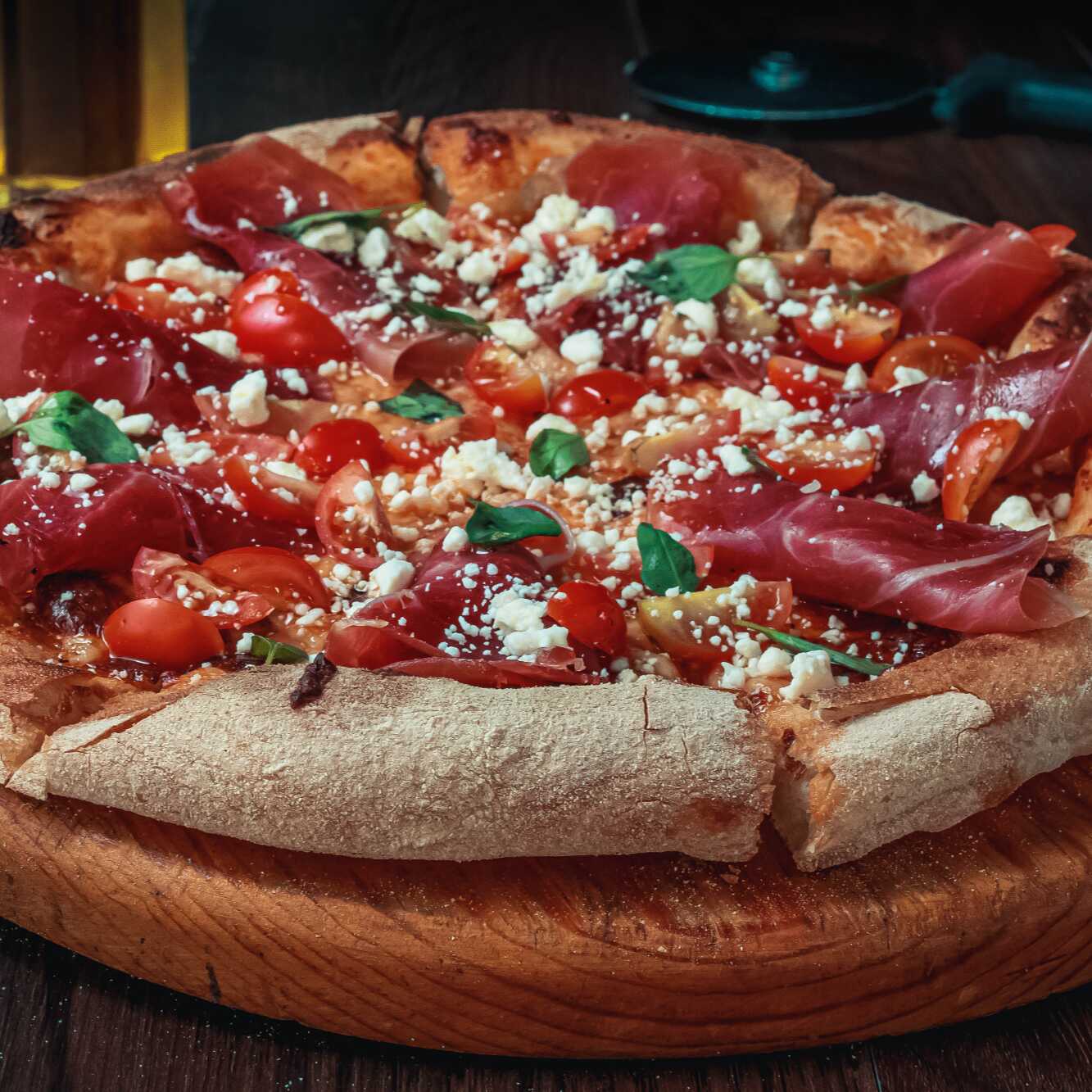 PIZZA DE CHERRYS YJAMÓN SERRANO