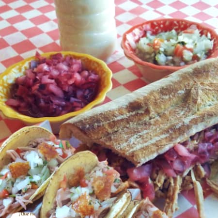 1 Torta de Cochinita y 2 Tacos de Lechón