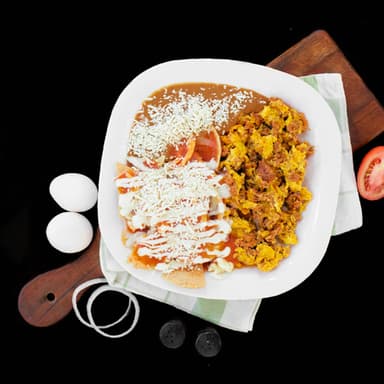 Huevos Revueltos con Chorizo
