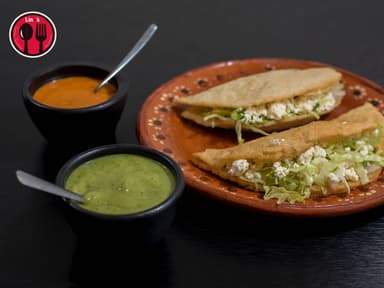 Quesadilla Frita de Tinga de Pollo