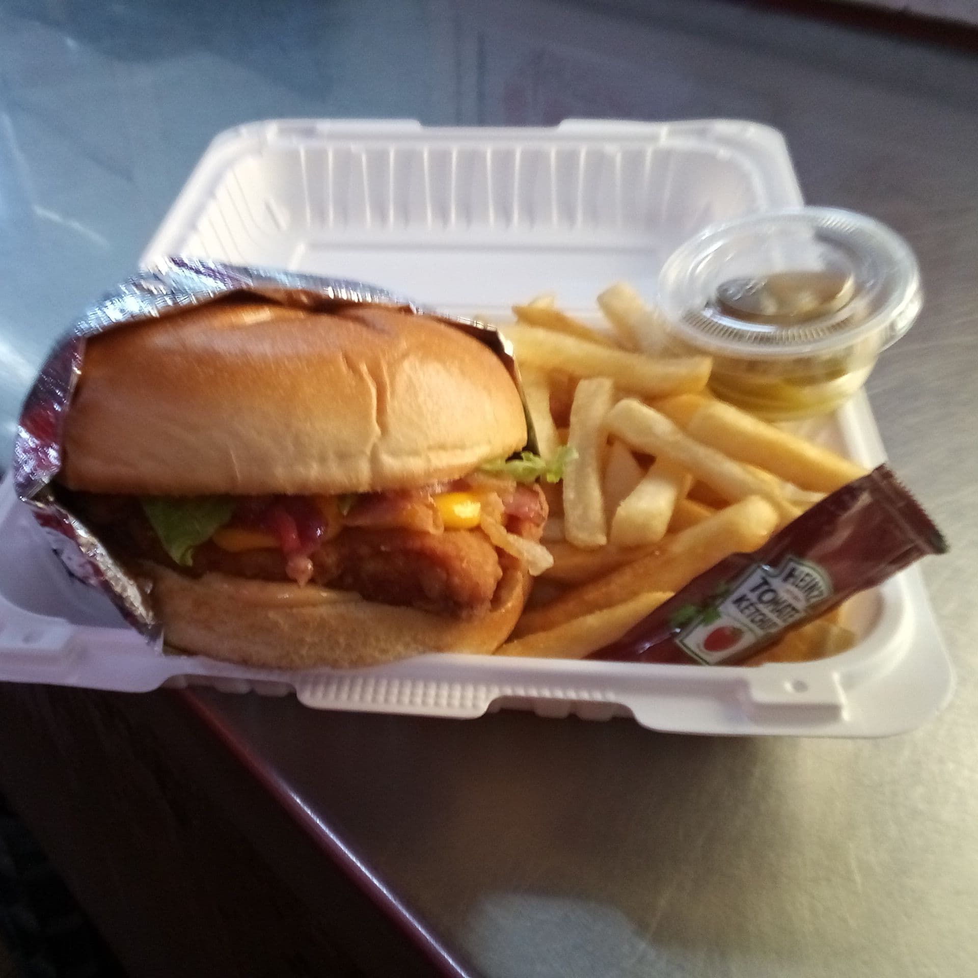 CHICK'N BACON BURGER