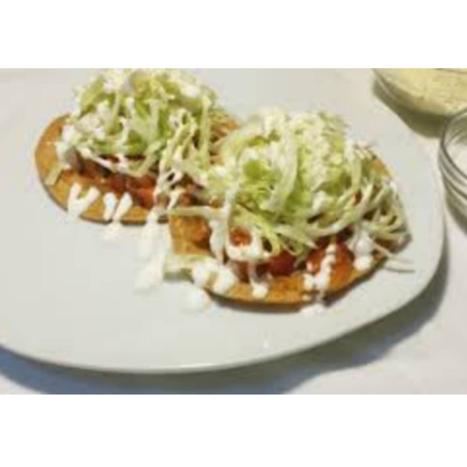 Tostada de papas con chorizo.