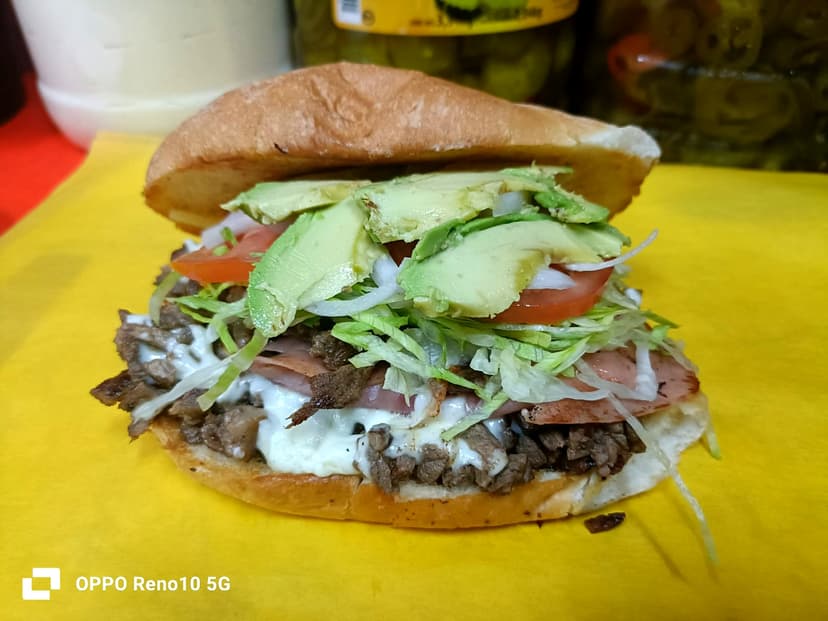 180 Grados Tortas y Hamburguesas