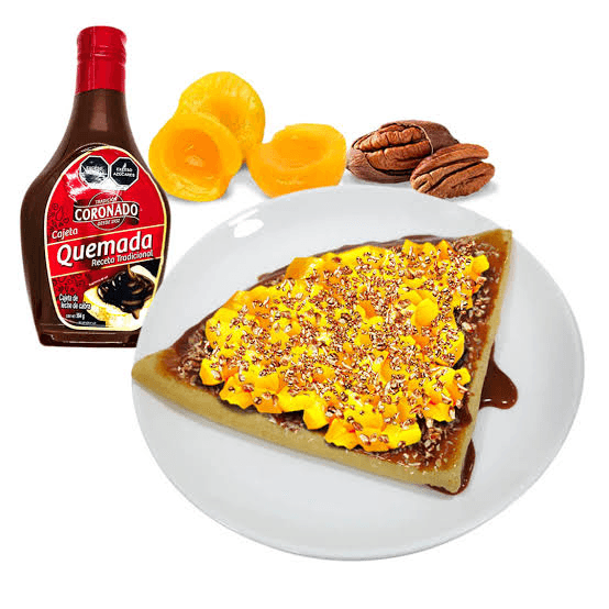 Crep de Durazno,cajeta y Nuez