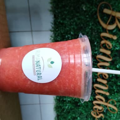 Combo Ensalada Pollo + Jugo de Fresa con naranja