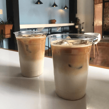 Combo-Rebanada de Pay y Latte en las Rocas