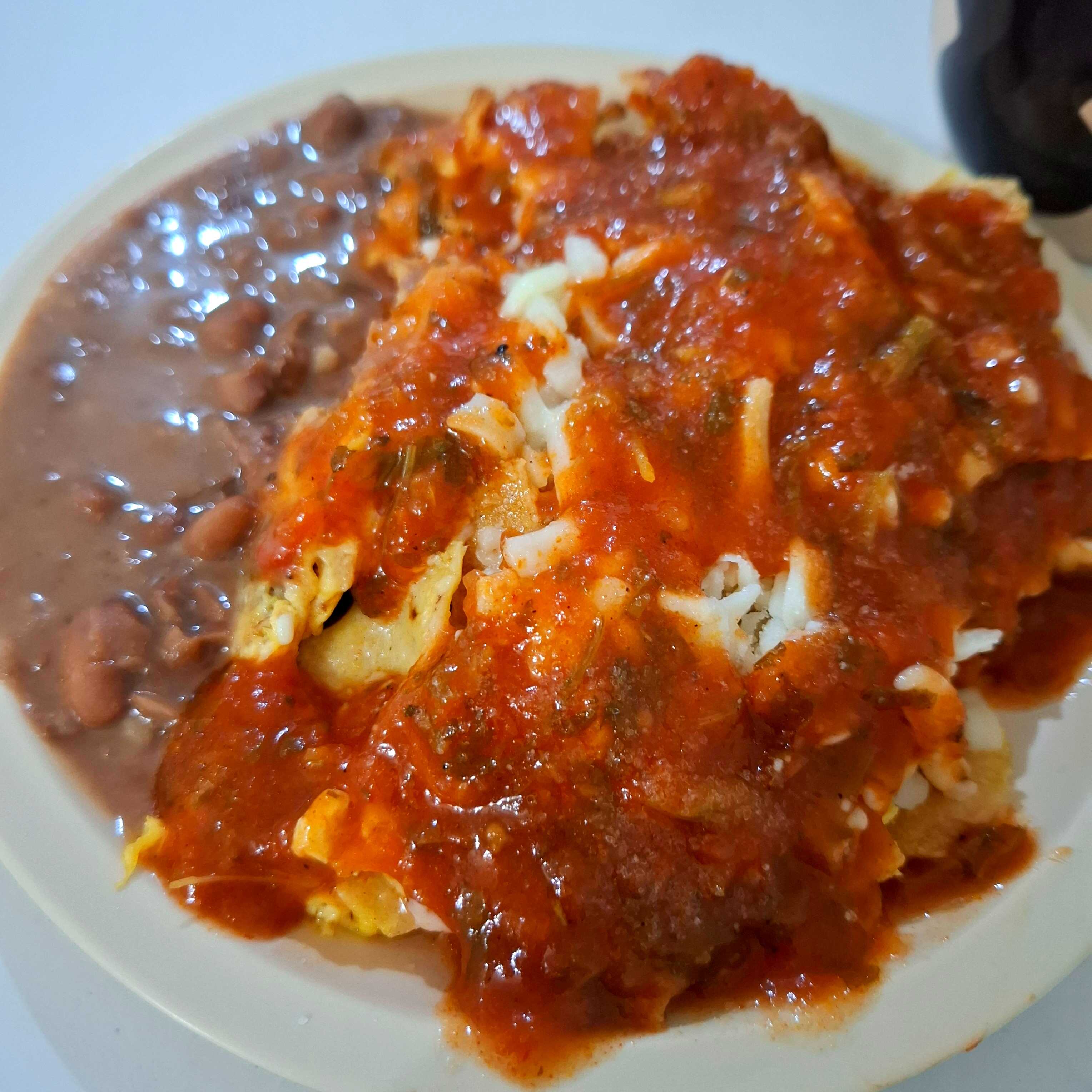 Chilaquiles Rojos con Quesito