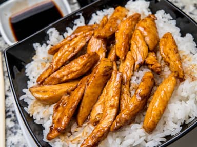 Paquete Gohan Teriyaki de Pollo + Bebida