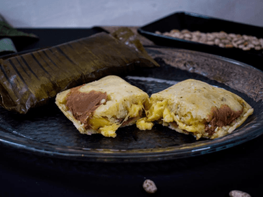 Tamal de Frijoles con Queso
