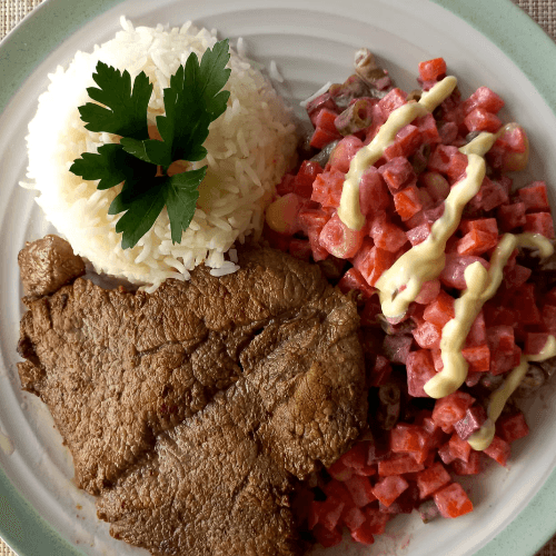 Bistec con Ensalada Rusa