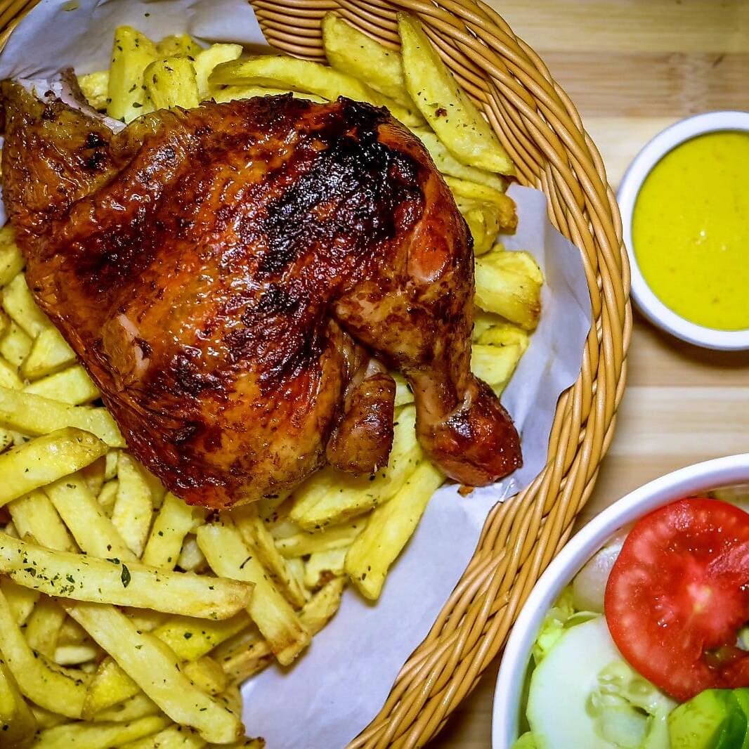 1/4 de Pollo a la leña  + Papas Fritas
