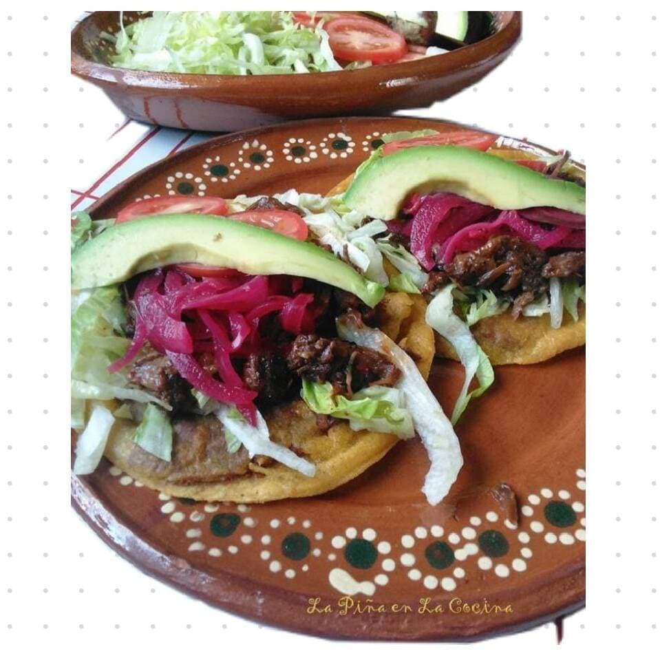 Panucho de asada de cerdo (1 pza).