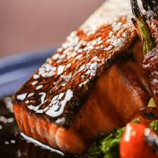 Salmón en Salsa de Anguila