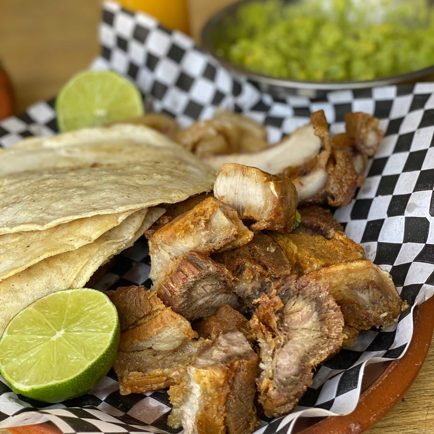 Taco Blandito de Chicharrón