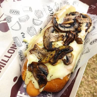 Combo Hot Dog Pollo champiñones gratinado + papas