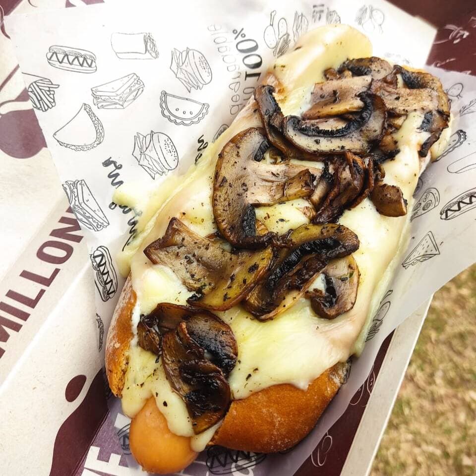 Combo Hot Dog Pollo champiñones gratinado + papas