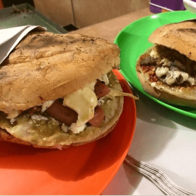 Guajolote de Chuleta Ahumada con Queso
