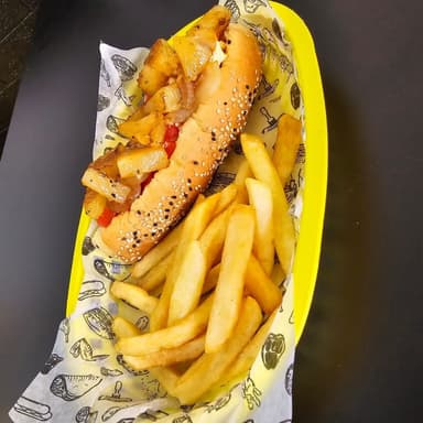 Hot Dog Clasico Hawaiano con Papas