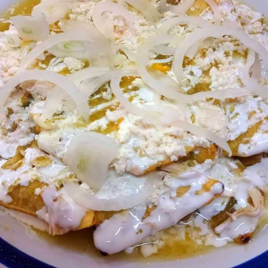 Chilaquiles Verdes con Huevo Estrellado
