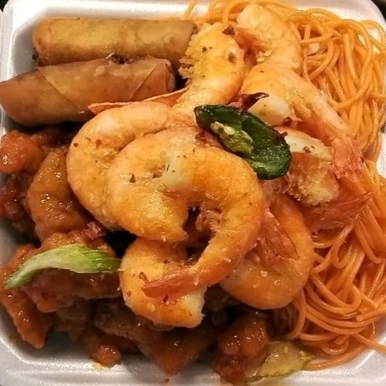 Platillo de camarones y 2 guiso a escoger