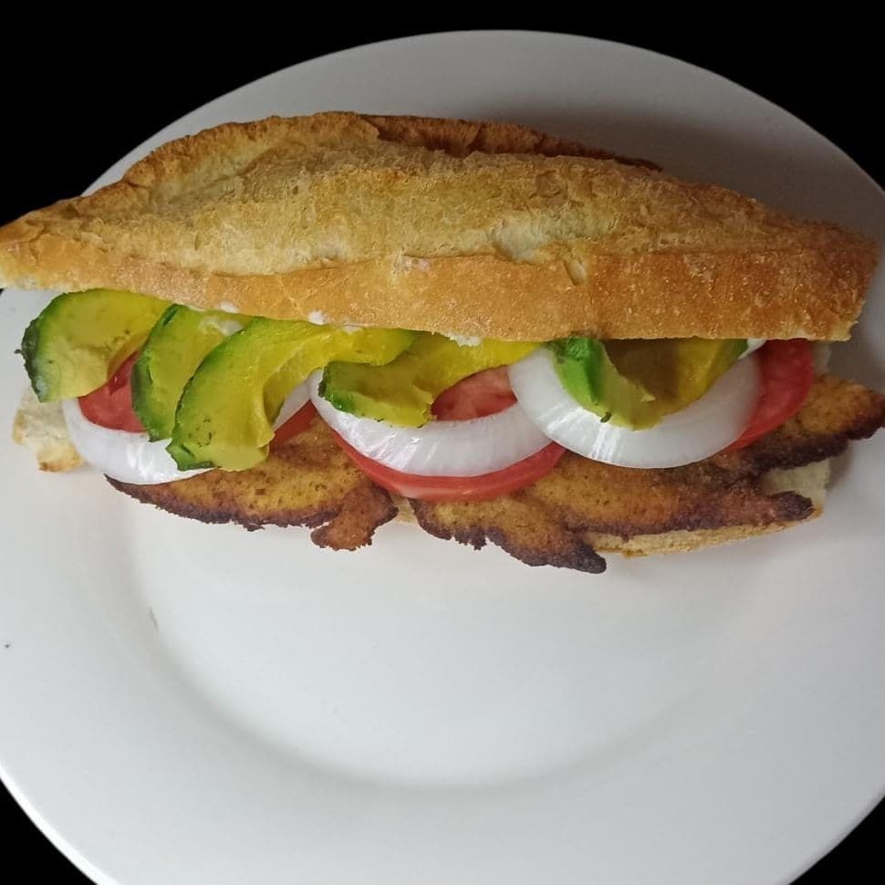 Lonche de milanesa de pollo