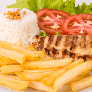 Pechuga a la Plancha con Papas Fritas y Arroz