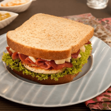 Sandwich De Carnes Frías