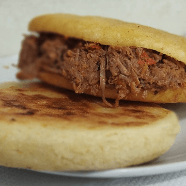 Arepa de Carne Mechada