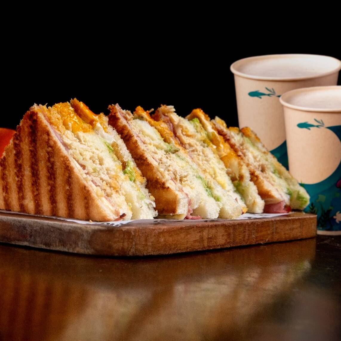 Combo Club Sandwich + 2 Jugos