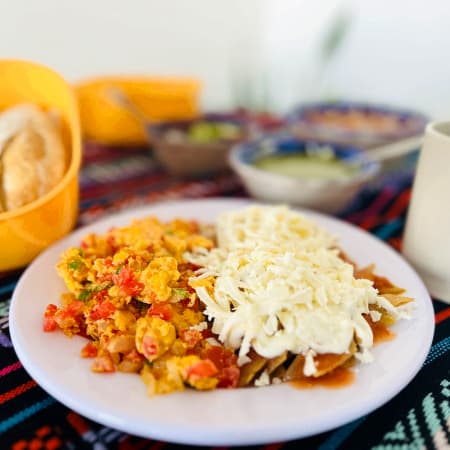 Chilaquiles con Guisado