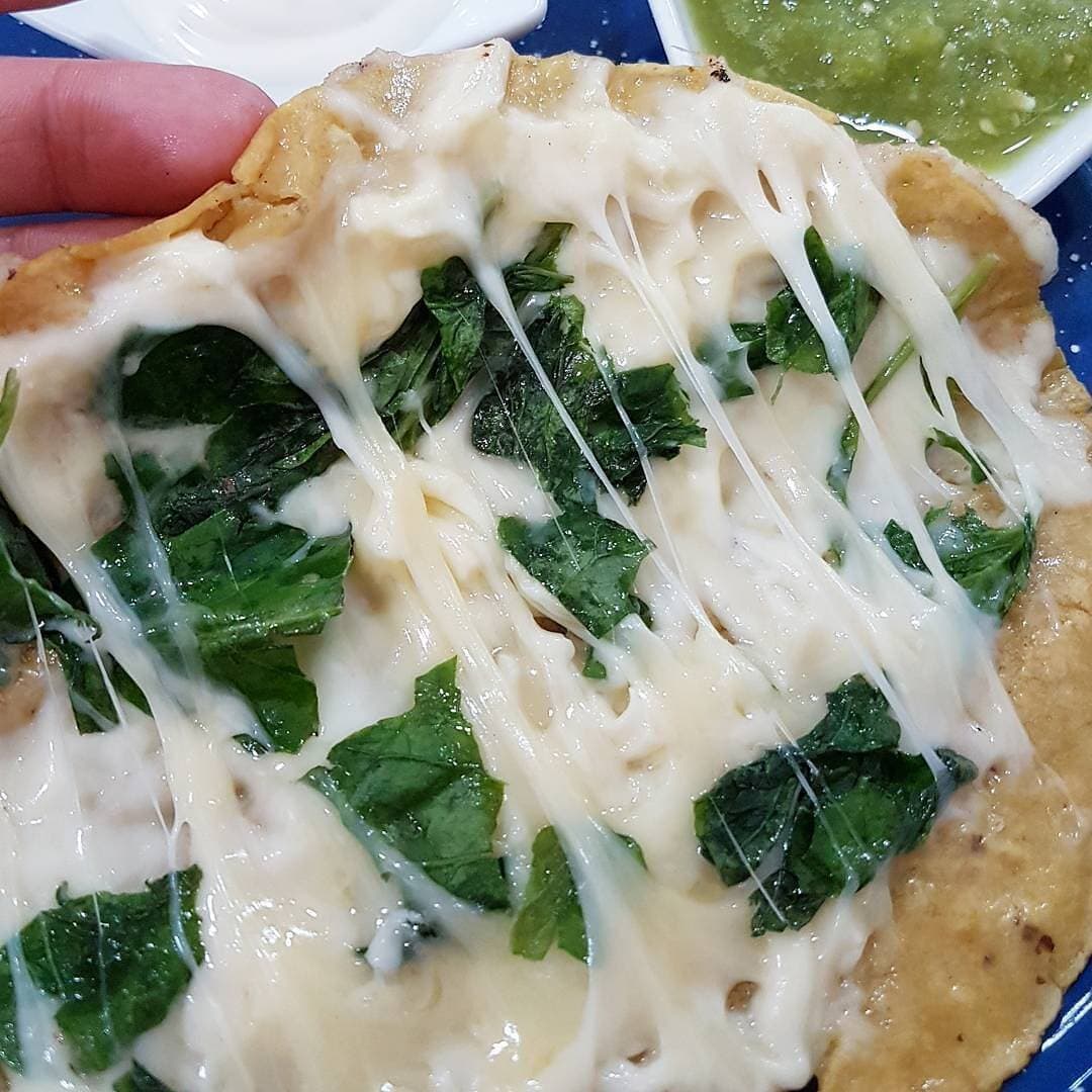 Quesadilla Grande al Comal con Epazote
