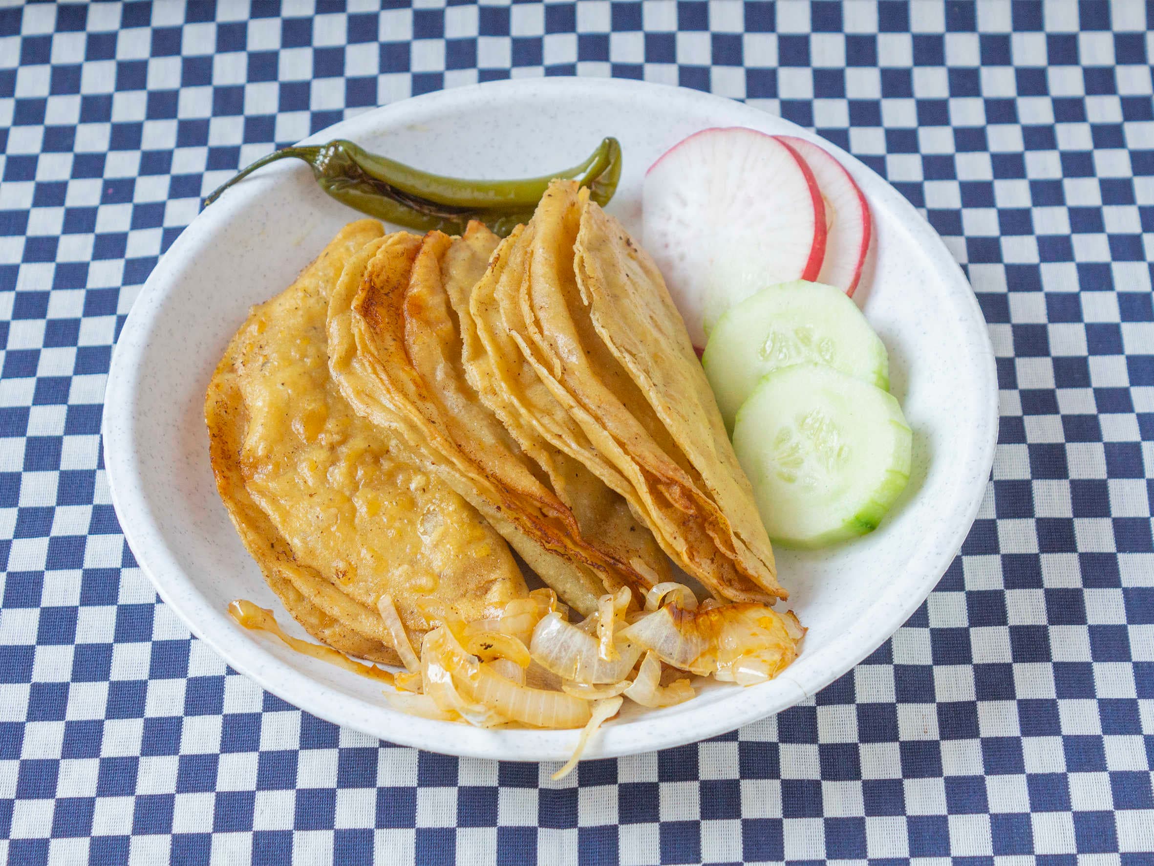4 Tacos Dorados + 1 Refresco