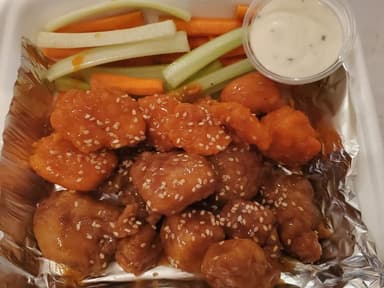 400 gramos de Boneless con papas