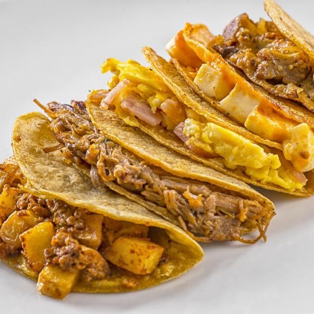5 Tacos + 1 Bebida.