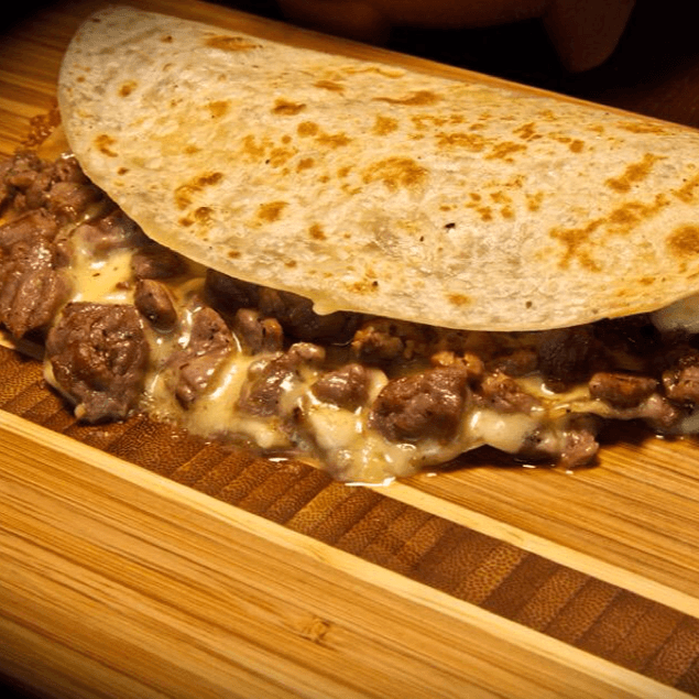MEGA QUESADILLA DE BISTEC