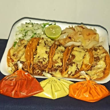 Tacos de Bistec con Queso