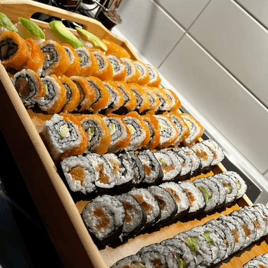 ELIGE 30 SUSHIS ENTRE: POLLO, CAMARONES Y MAS