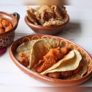 Tacos de Guisado Chicharron en Salsa Roja 1 Pz