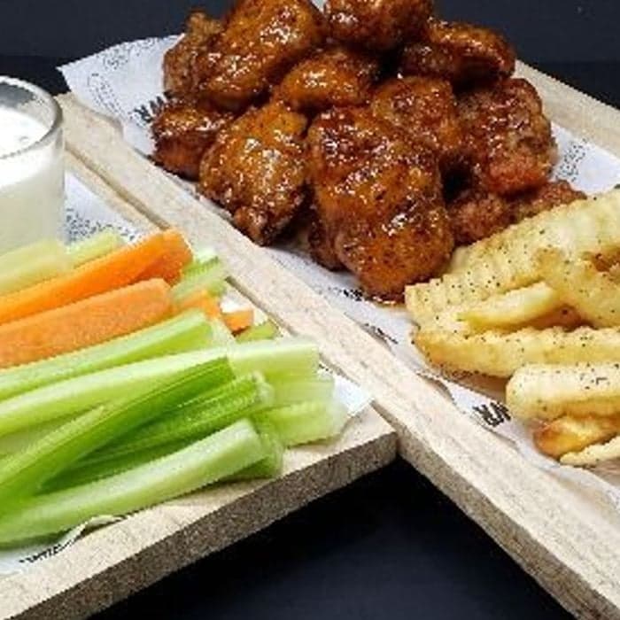 Boneless 700 g más Papas 600 g